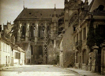 Cathedrale Saint-Gervaise-et-Saint-Protais, begun in 1180 and seriously damaged during the war, Soissons, Aisne, France, 1917
